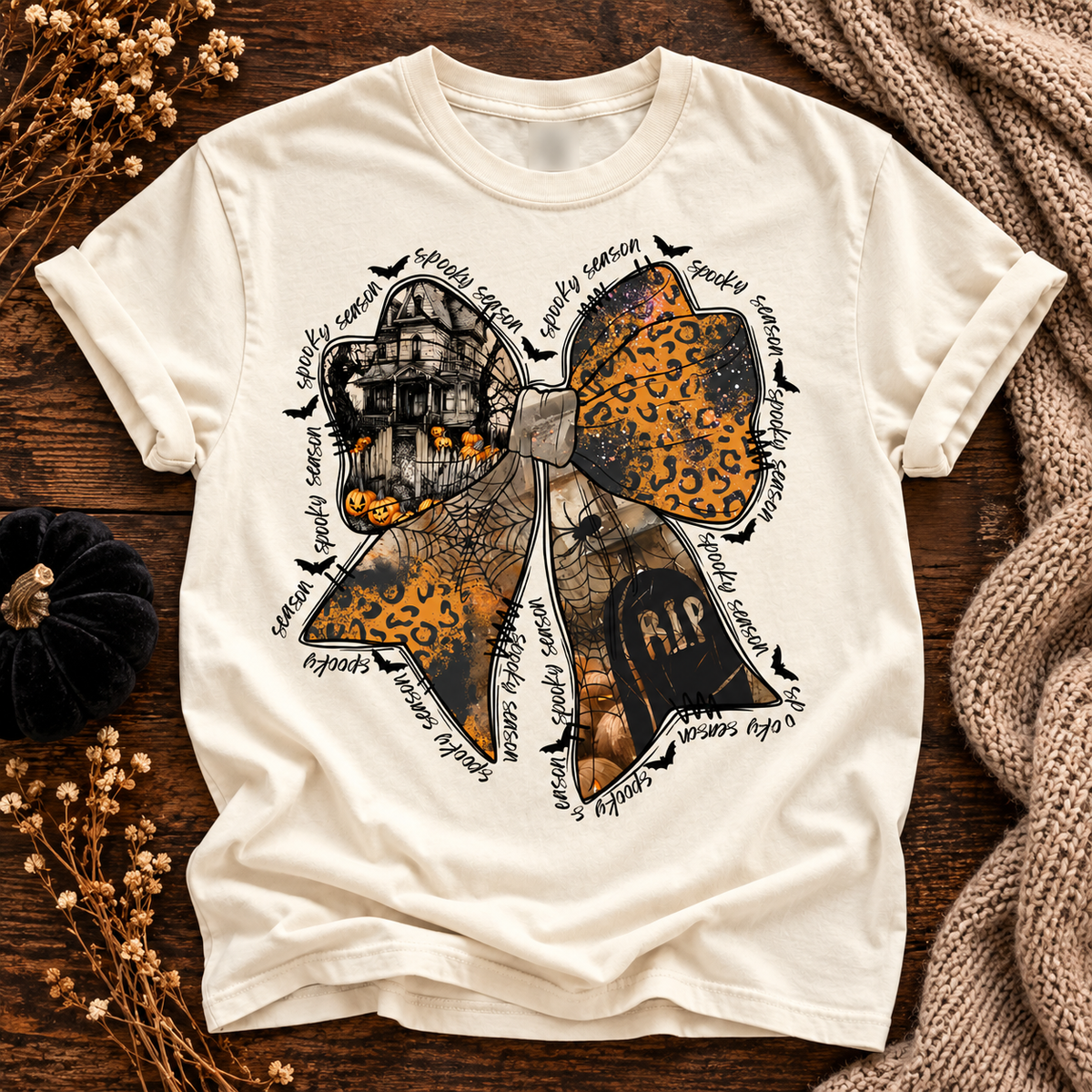 Ivory T-shirt with leopard-print Halloween bow, haunted house and pumpkins